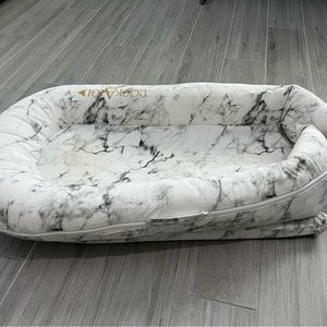 White marble, Doc a tot deluxe